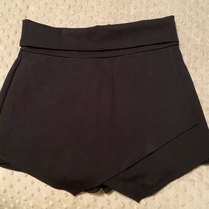 Black skort